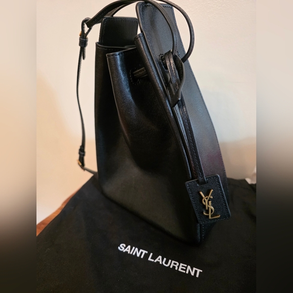 Chic Black Leather Crossbody Bag - Picture 7 of 8